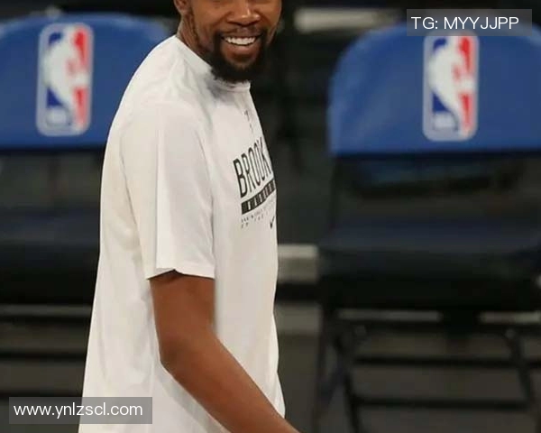 多纳鲁马扑出必进球后亲吻手套